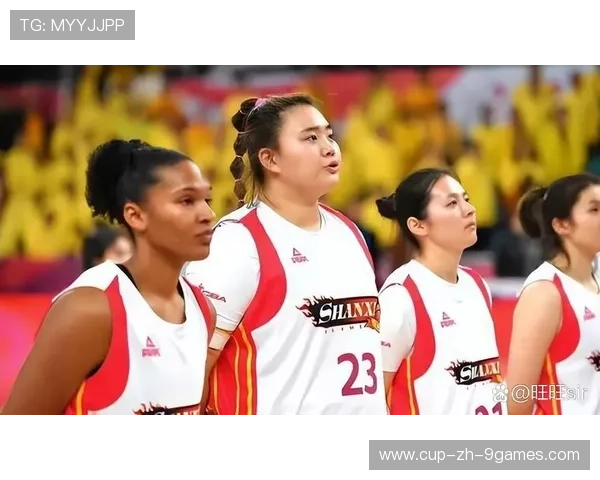 女篮外线连中关键三分改写比分板